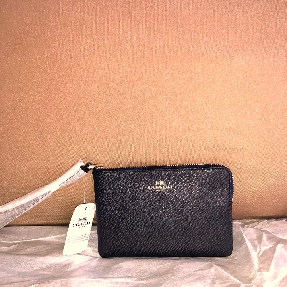 Authentic NWT Coach Corner Zip Wristlet Black Leather style F58032 $75